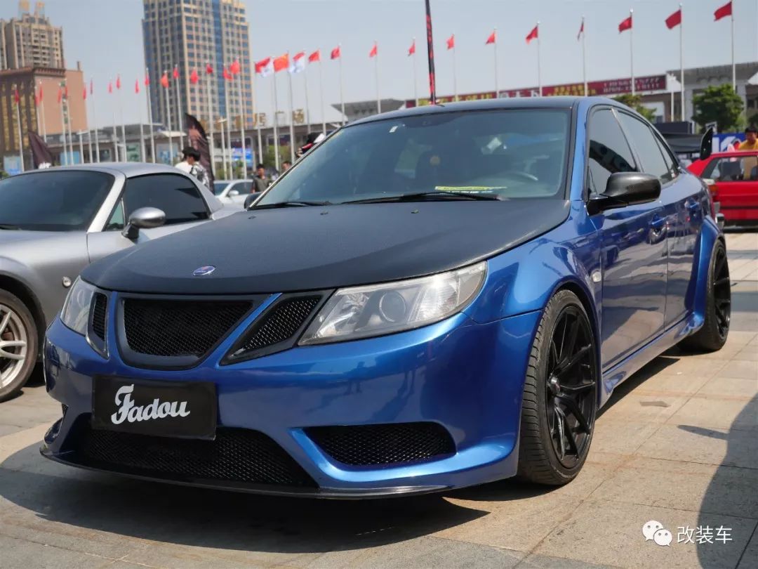 改装车聚会,改装车齐聚车展