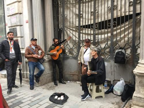 大学生还在花爸妈的钱旅游吗？教你几招免费旅行和赚钱的方法！