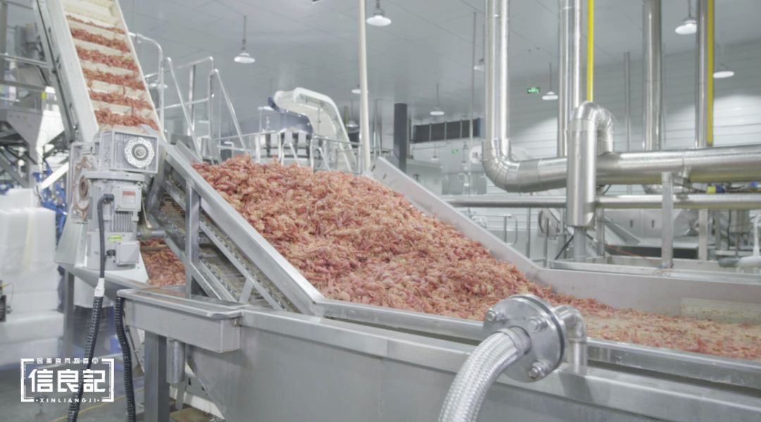 夏天适合出来吃小龙虾喝啤酒,夏天最重要的事喝啤酒吃小龙虾