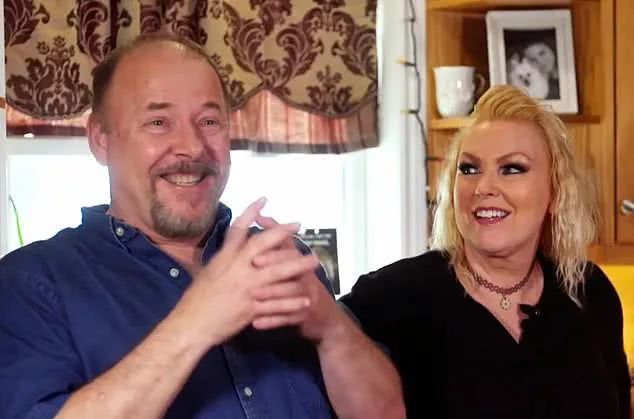 他和未婚妻处了5年,背地里居然买了14个橡胶娃娃!