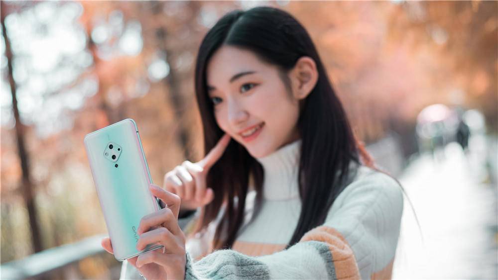 有时心动只是一瞬间，《昕薇》豪华裸妆小样套盒内含vivoS5