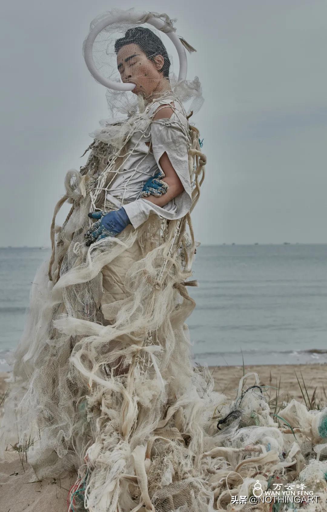 给明星做造型的“垃圾”行为艺术家?雷人背后的那一份深刻……