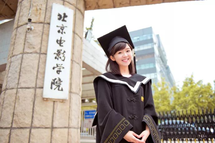 毕业季毕业照拍照姿势,毕业季来袭这些毕业照太硬核