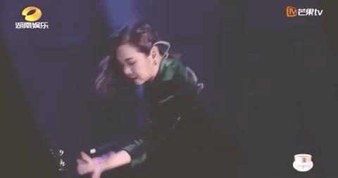 曾经生活在惊涛骇浪中的她为什么又站起来了？靠自救