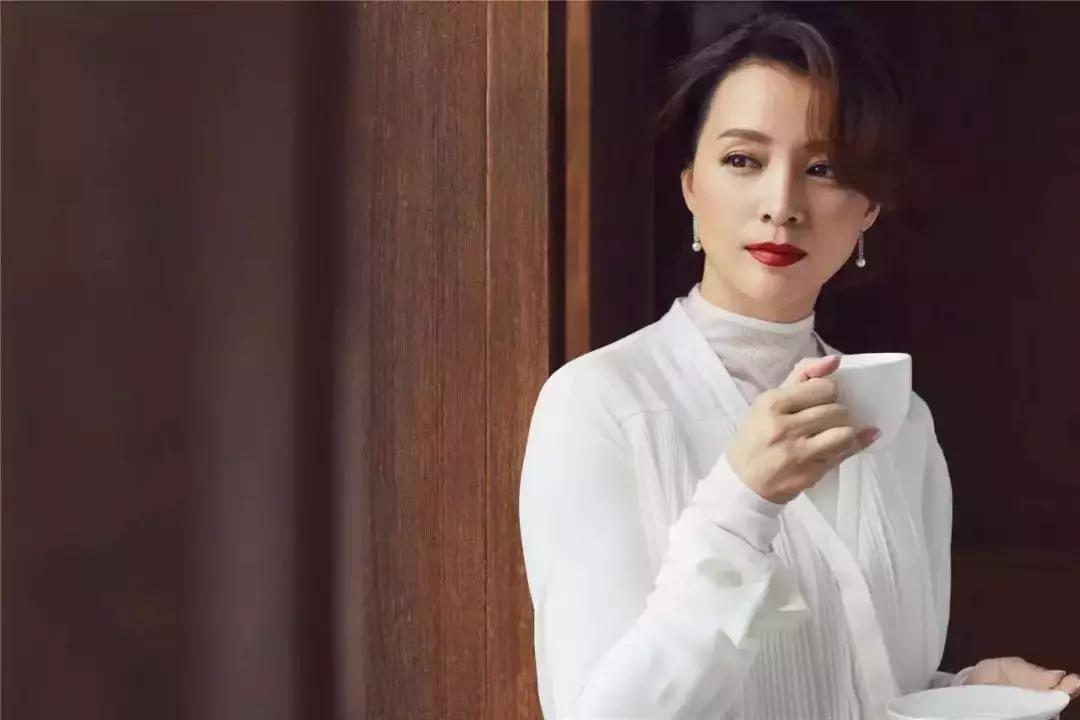 董卿消失的第2个春晚，她去哪里了？