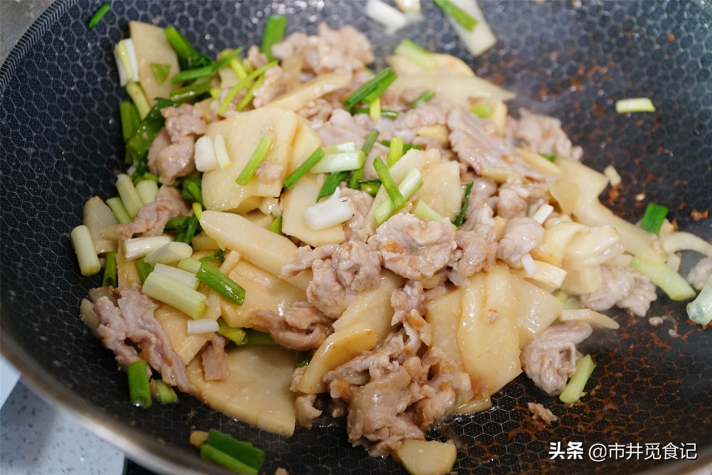 炒肉片是先腌一下好还是不腌好,炒肉片时裹淀粉