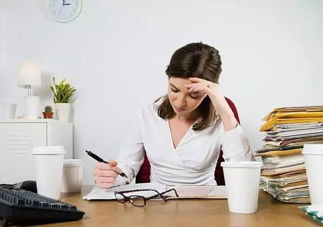 怀孕多久验孕棒能测出来一深一浅,怀孕几天能测出来验孕棒一深一浅