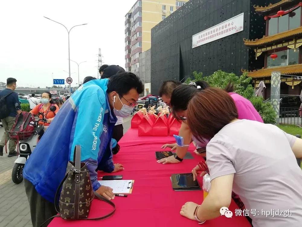 “暖‘新’在行动·中秋献爱心”区总工会联合多部门服务新就业群体（二）