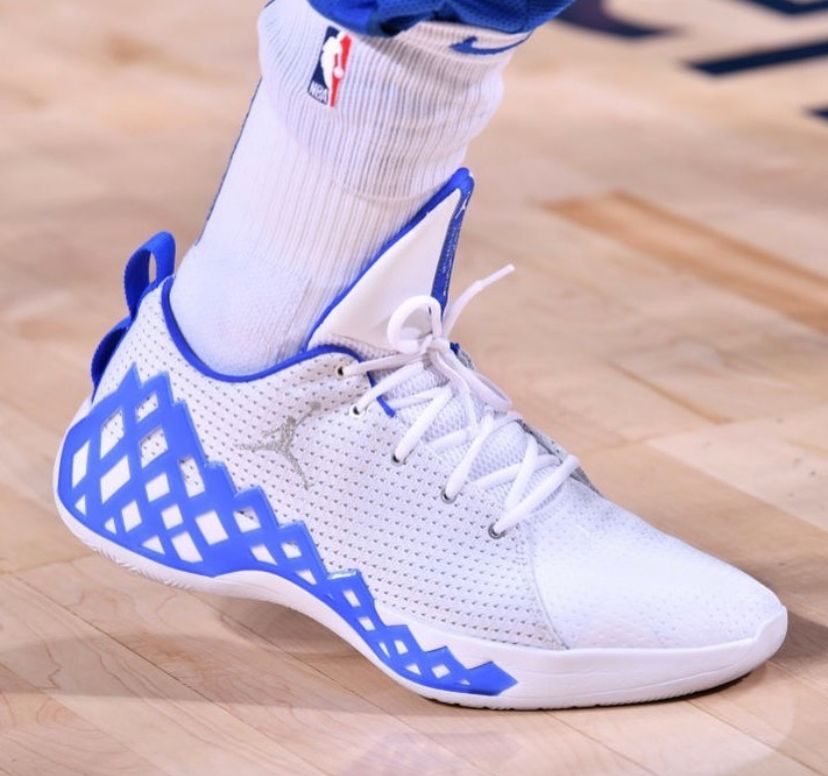 科比上脚4新配色 (欧文上脚科比特殊配色)