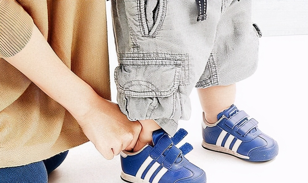 姥姥给外孙做棉衣,姥姥给外孙做鞋