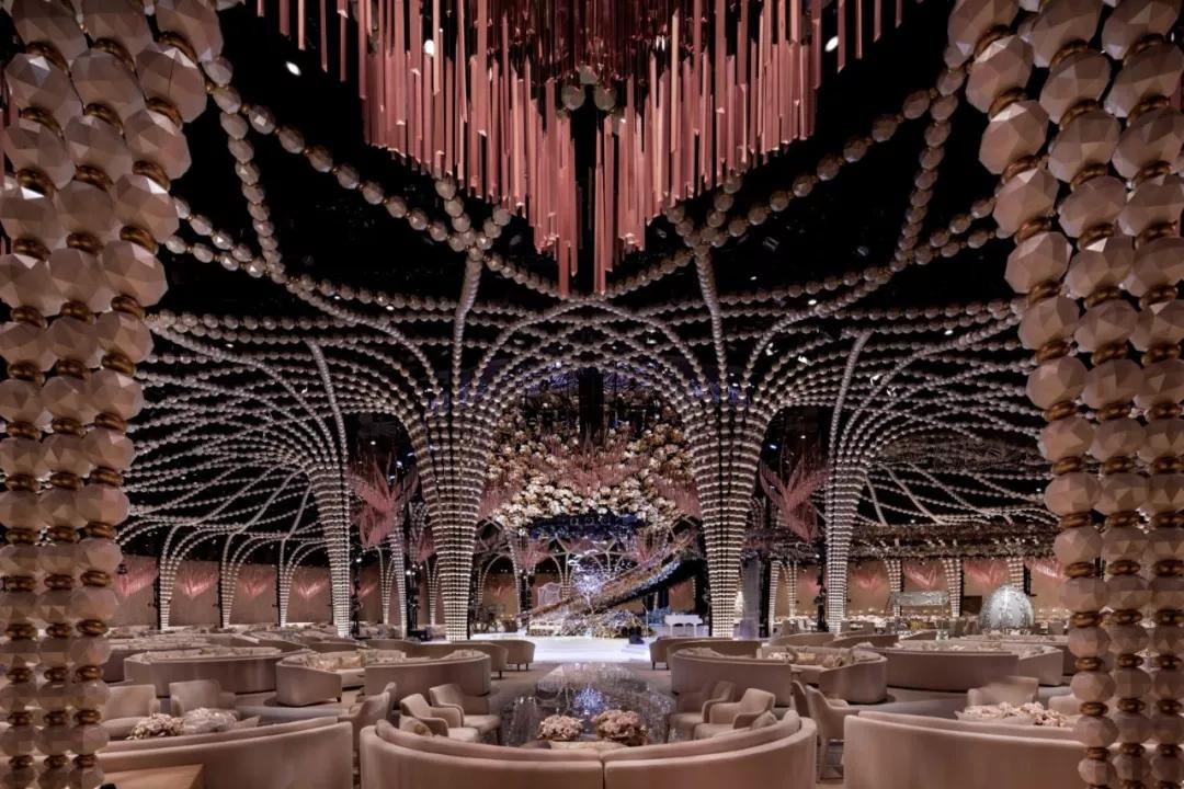 这才是婚礼真正应该有的样子,前院办婚礼后院摆酒席