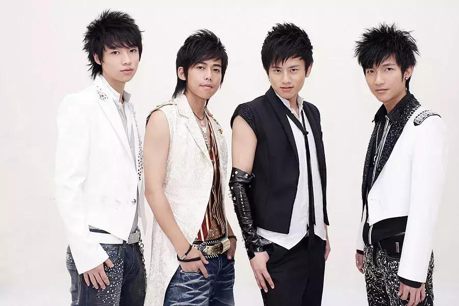 巴萨布斯克茨假摔偷笑,巴萨人对苏醒砸电视的看法