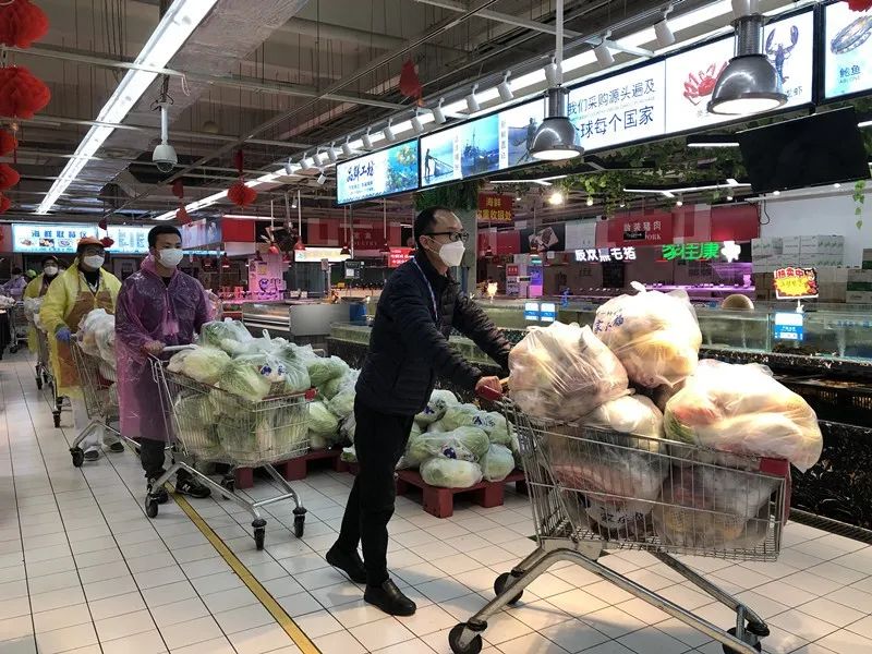 为啥他们不团购也能买到菜？这23个小区内有隔空“小菜场”