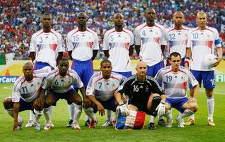 第一个攻破巴萨球门的亚洲人是谁,第一个攻破皇马球门的中国球员