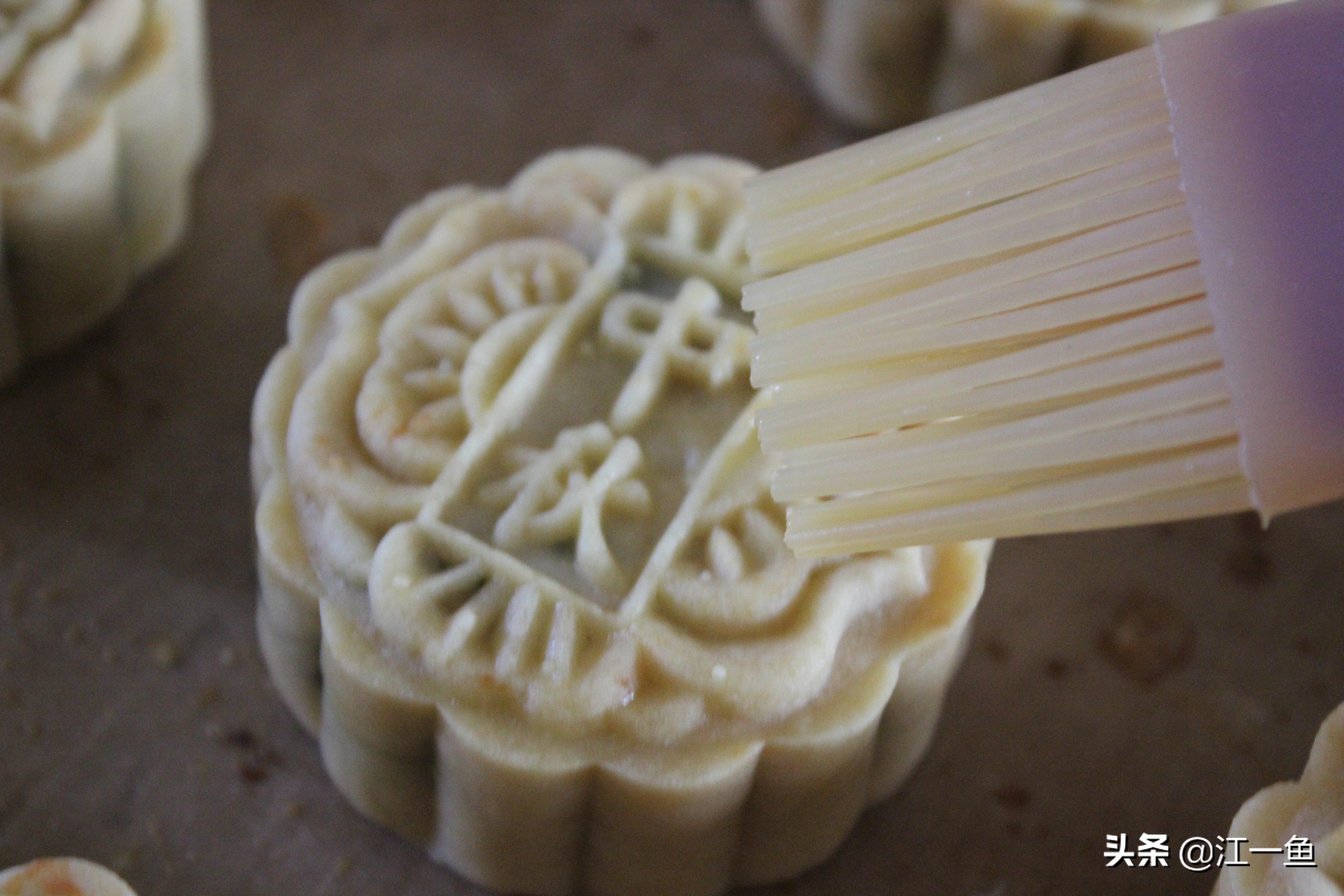 传统香酥脆皮五仁月饼的制作,正宗广式五仁月饼馅料配方和制作