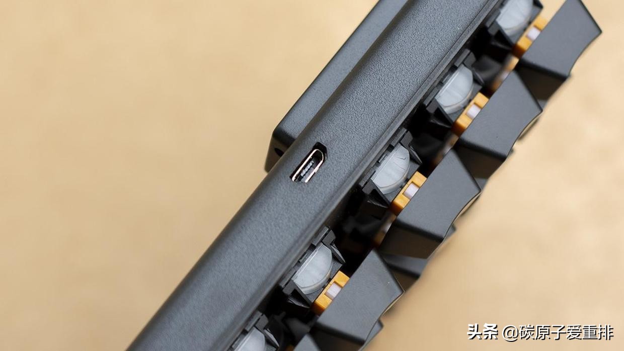 雷蛇黑寡妇蜘蛛标准版机械键盘,雷蛇黑寡妇蜘蛛键盘测评