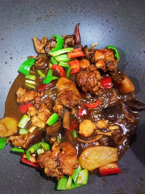 正宗蒸黄焖鸡视频,正宗黄焖鸡大料面