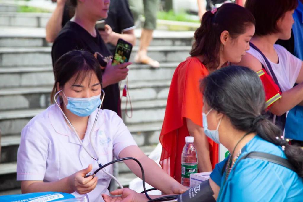 华夏兄弟医院携手计生协开展“7.11世界人口日”宣传活动