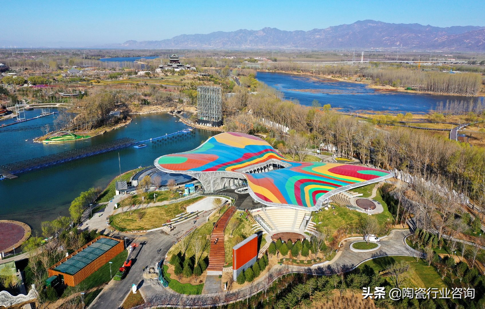 画世园会墙绘图,世园会陶瓷花墙