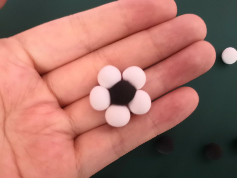 足球场景黏土作品教程,用黏土做的足球放在什么上好看