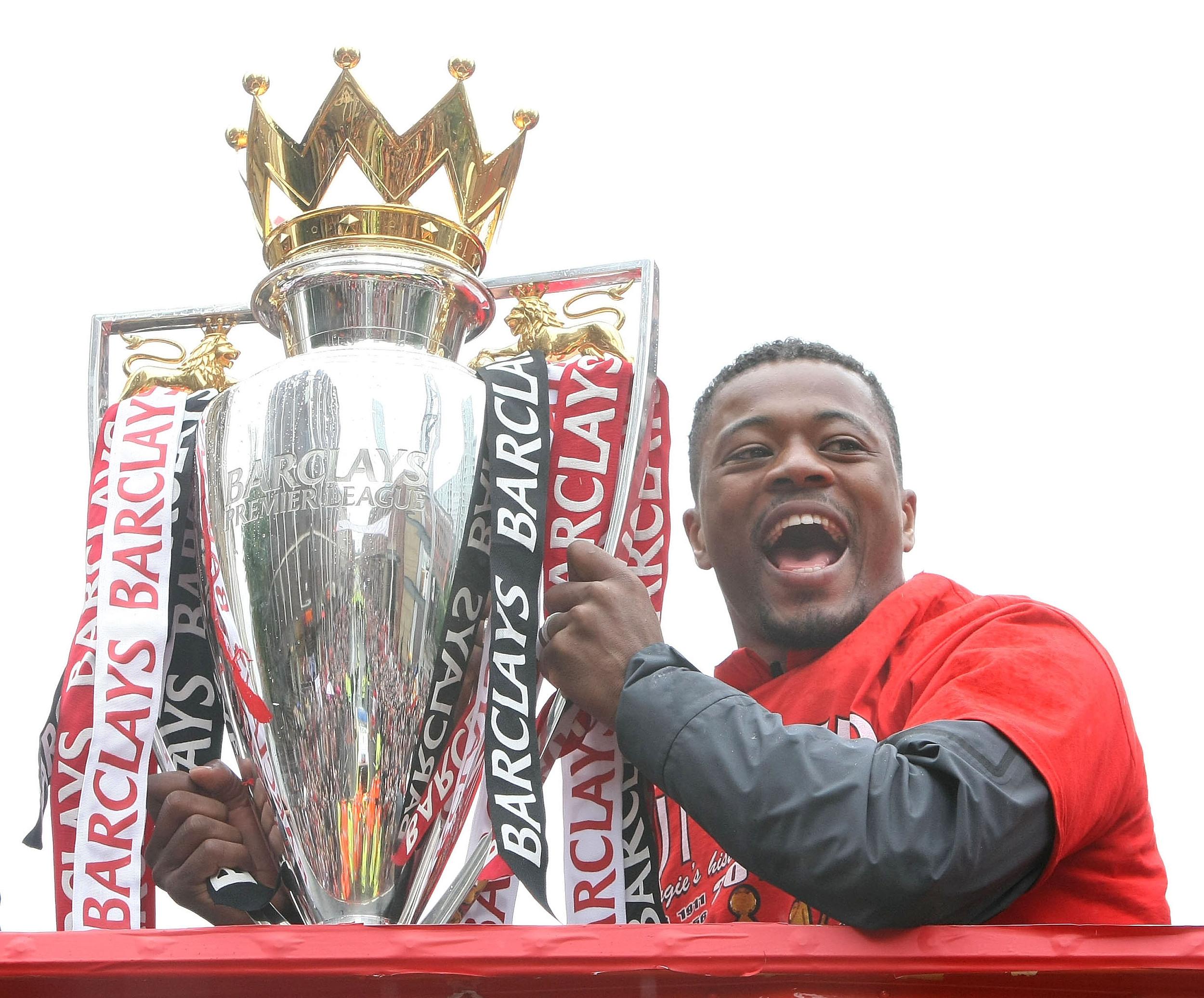 埃弗拉庆祝曼联夺冠,足坛故事录