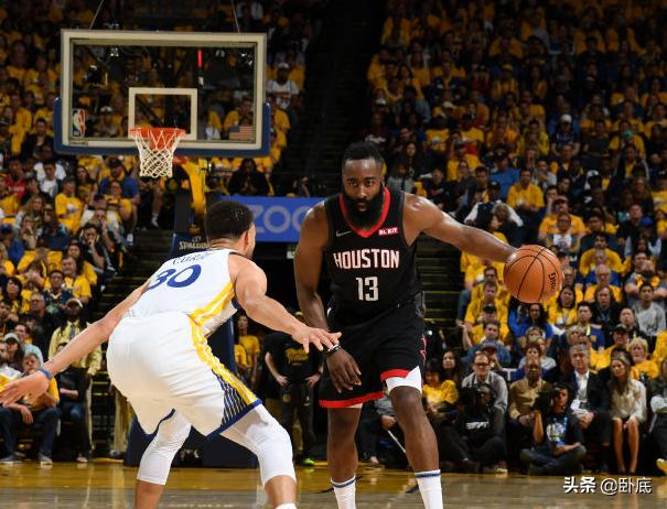 裁判无视快船犯规激怒库里,裁判偏袒勇士了吗