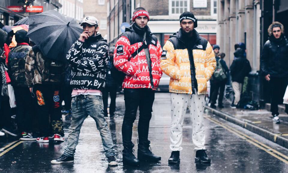 这个冬天很冷需要一件羽绒服,这个季节真的很需要羽绒服暖身