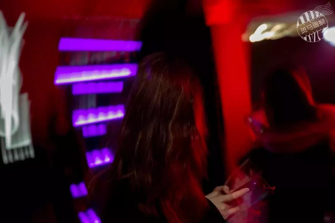 ysl在香港开了家美妆快闪酒店,ysl在上海哪里