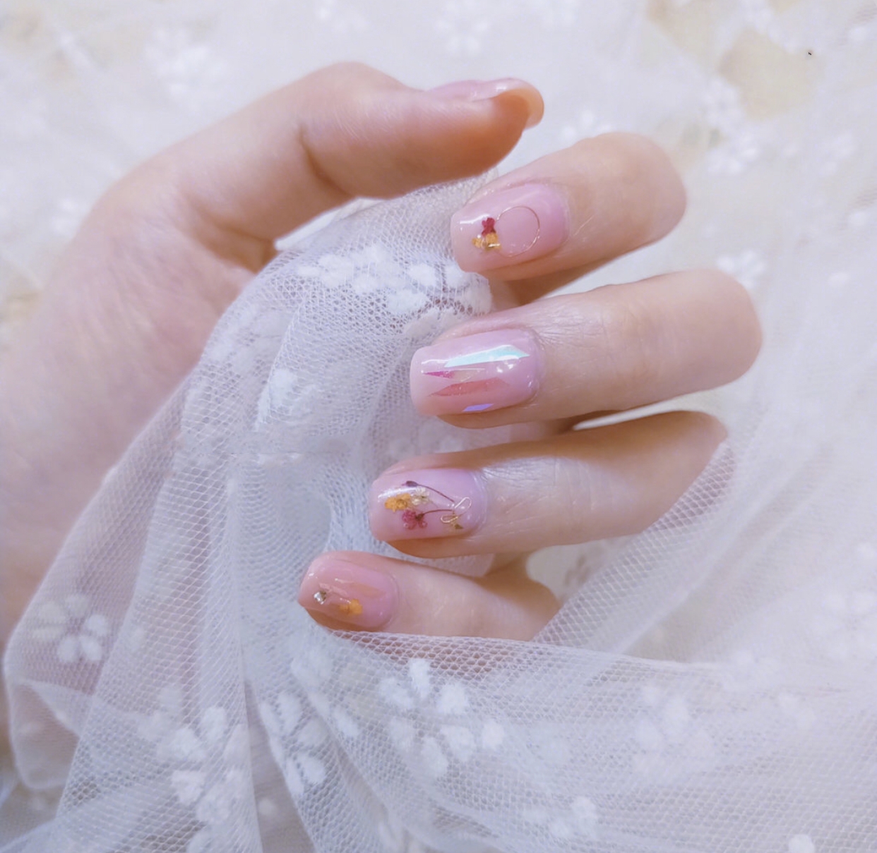 美甲夏日显白气质清冷,夏日仙气美甲适合指甲往里面长的