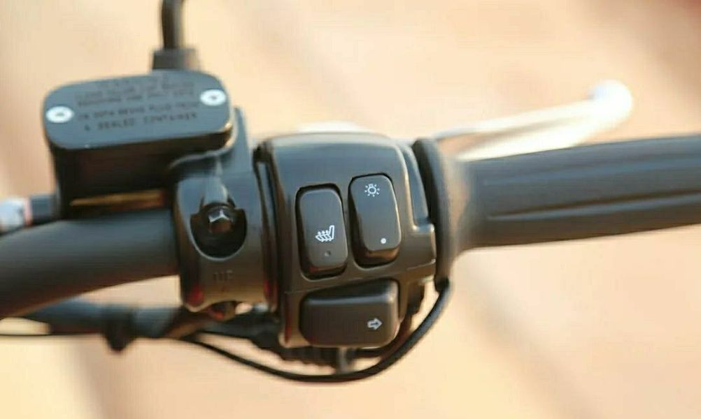 龙嘉V霸650发布:辐条、日清、KYB、无钥、座椅手把加热