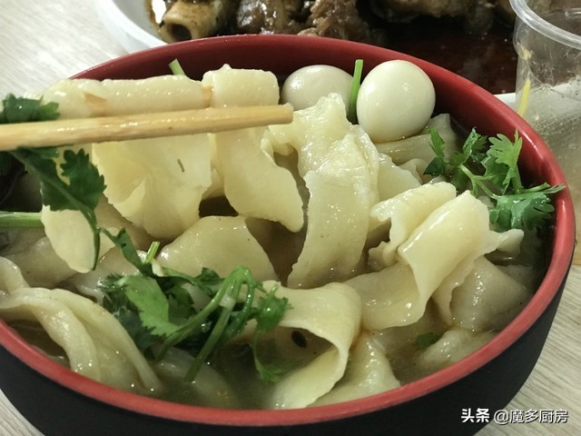 街边小摊吃炒面,附近美食套餐牛肉板面