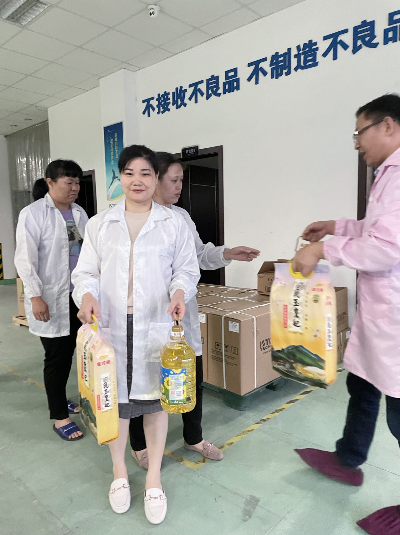 智联信通第三季度生日会暨一线生产员工暖心关怀行动圆满举行