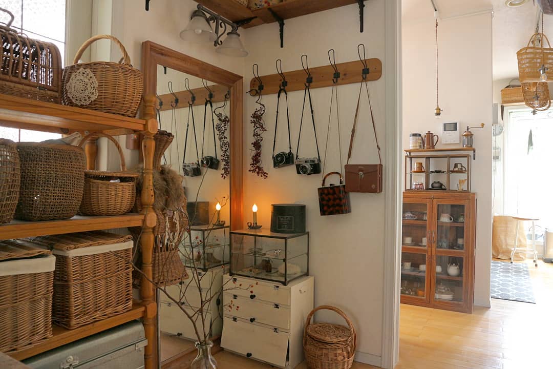 顶层带20平米左右的阁楼房子,有阁楼的挑高房子