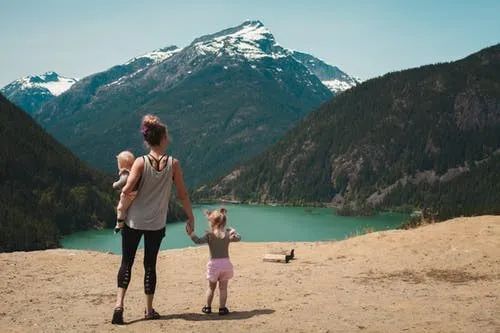 孩子多大开始训练独立如厕,怎样训练4岁孩子夜间自主如厕