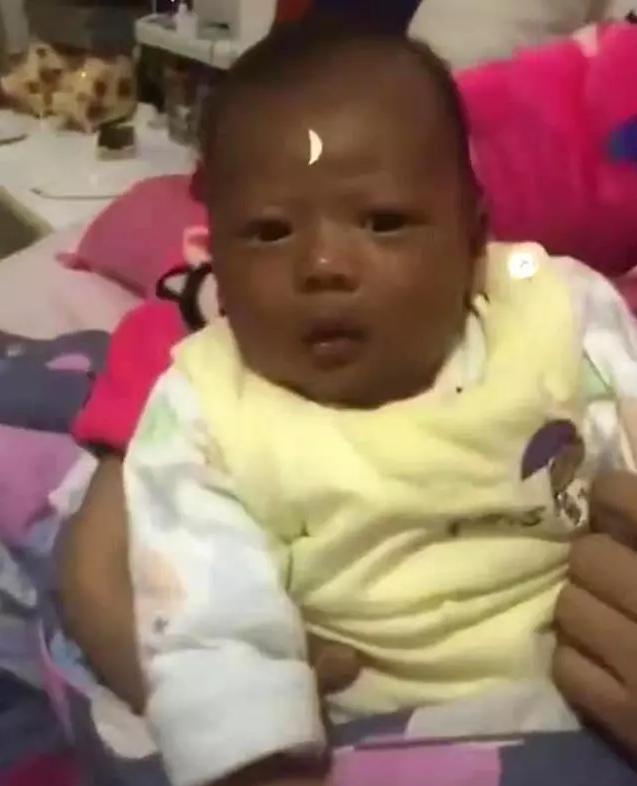 “国产黑宝宝”火了，明明是纯种亚洲人，却比“包青天”还黑