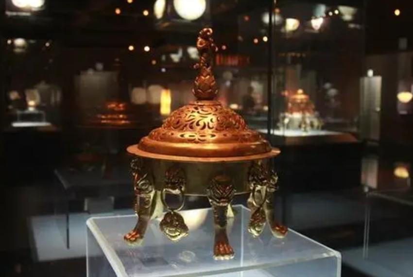 连皇帝都得跪着进去的法门寺地宫，到底隐藏了多少秘密？