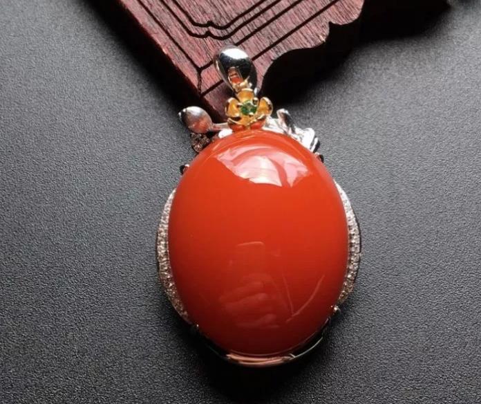 美丽的女人应该拥有漂亮的珍珠,美丽的女人都应该有一个胸针