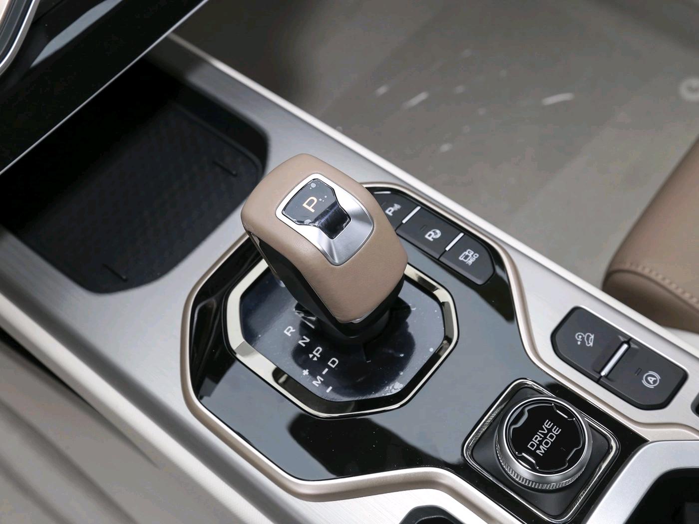 吉利小路虎2020,吉利小路虎红色