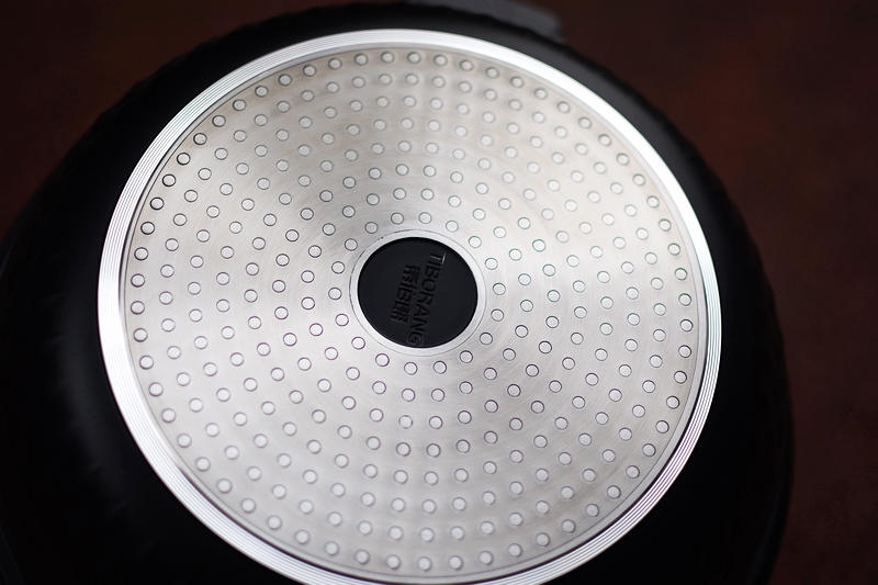 厨房空间开拓者---英国帝伯朗不粘锅，享受生活中美食的冲击