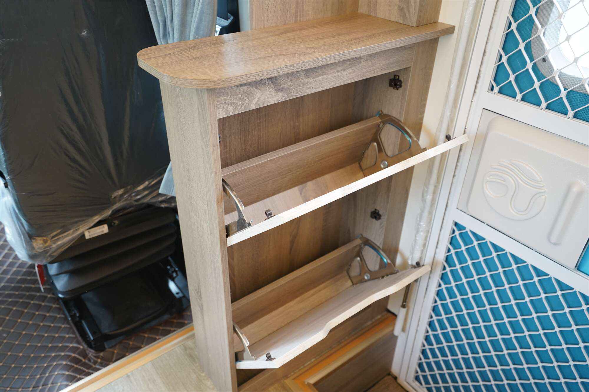 v362低顶6座房车,v362升顶7座房车