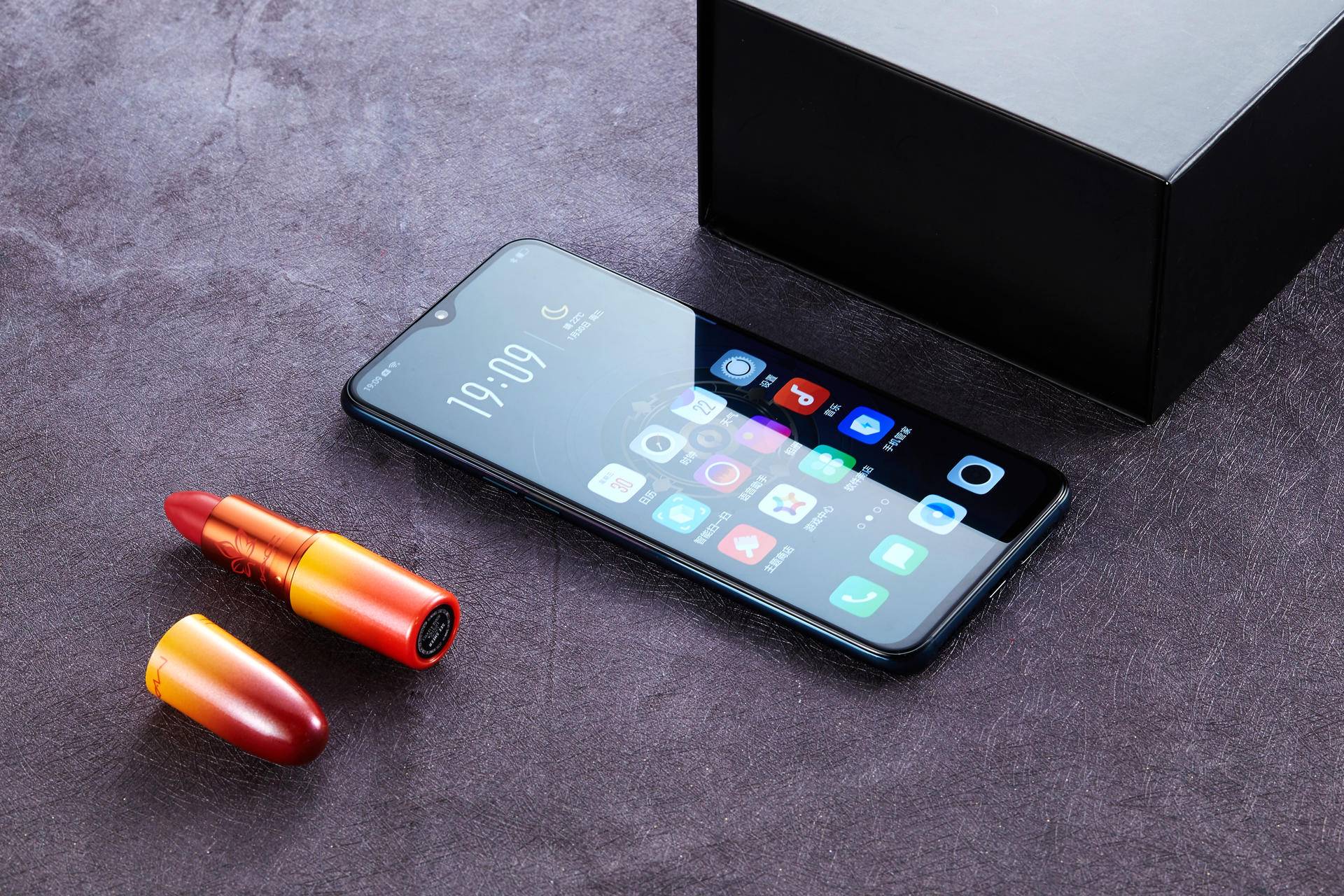 情人节还不知道送什么礼物吗 (情人节应该送什么礼物给自己呢)