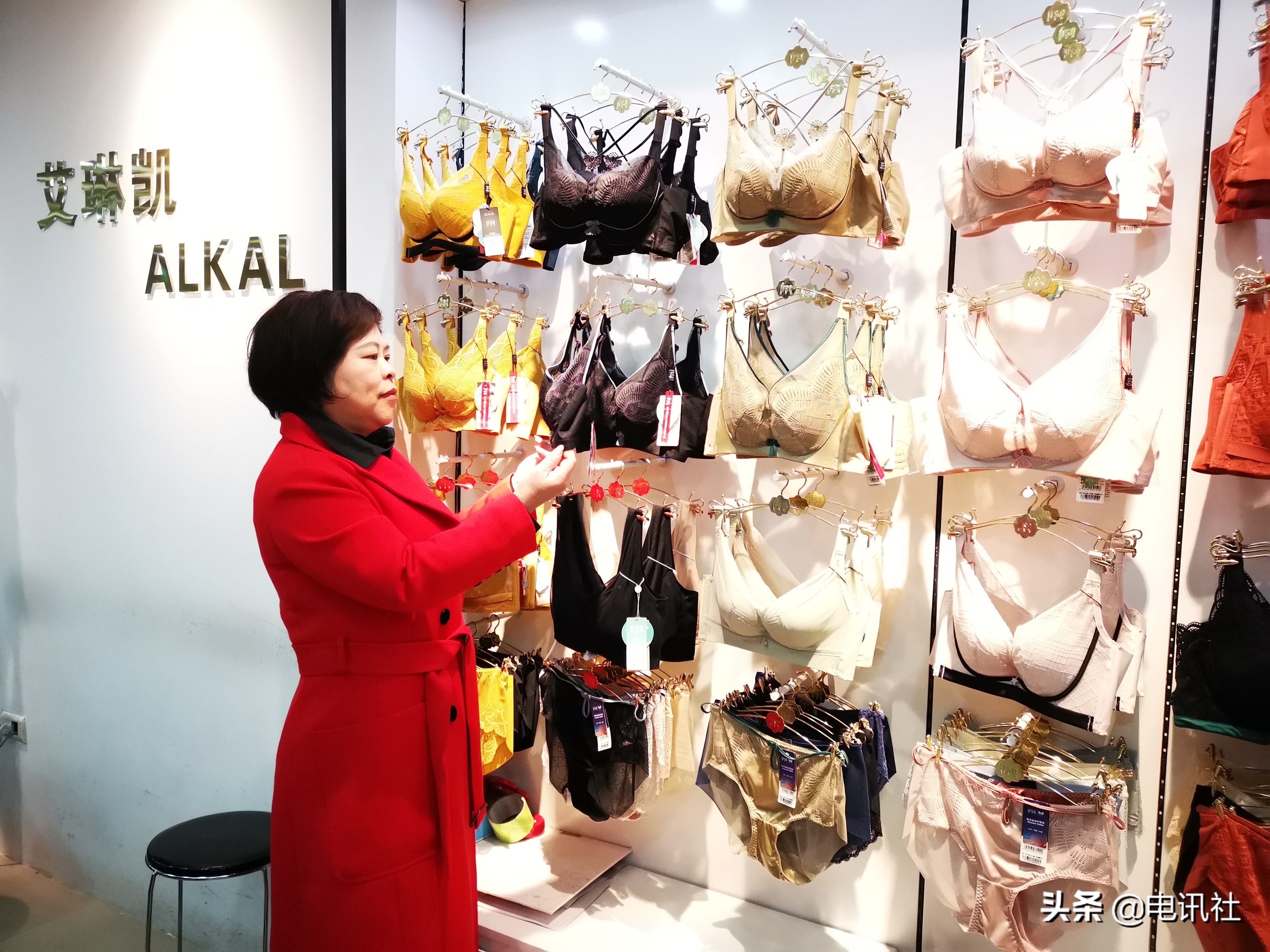 敢想敢做敢闯，九堡商贸中心内衣前浪大姐陈爱玲点滴诠释温商精神