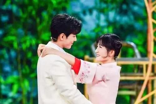 肖战复出公益活动了吗,何炅发声让肖战上快乐大本营