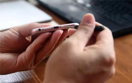 iphone6plus充电充不进去,iphone6plus充不进去电