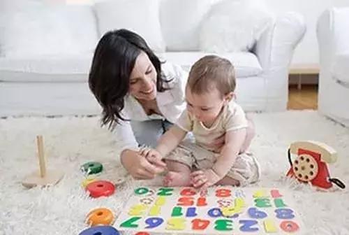 孩子左撇子需要纠正？你如何对待此问题，决定孩子如何面对人生