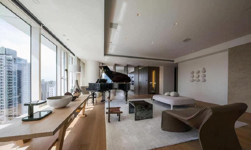 郭碧婷因生子获12亿豪宅,现在疑似怀二胎,她如何成为港娱太子妃