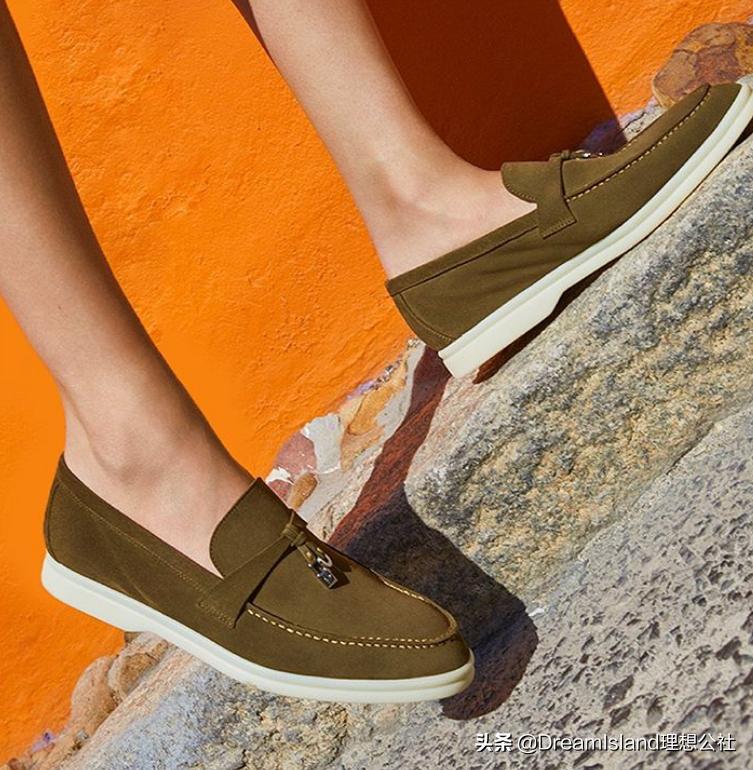 街拍白色乐福鞋,达妹街拍图文