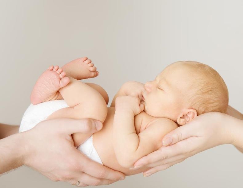 夏天长痱子怎么快速消除,新生儿夏天生痱子怎么办