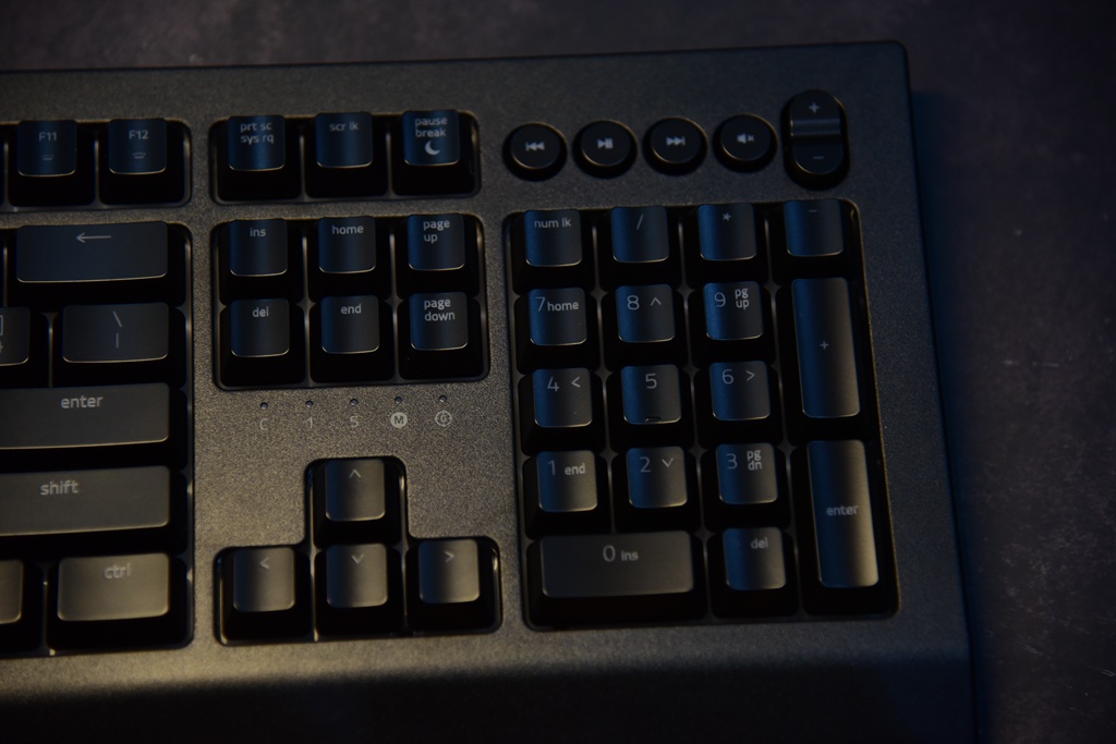 razer雷蛇萨诺狼蛛v2幻彩背光,游戏膜测评安卓