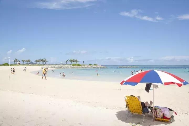 冲绳本岛散布着许多世界范围内少有的美丽沙滩